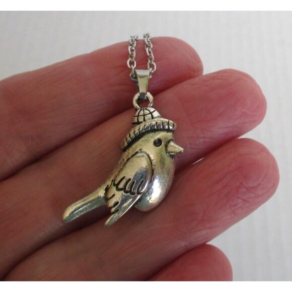 New Bird Pendant Necklace With Hat On 20" Stainless Chain Nature Bird Jewelry Gi - Picture 3 of 5